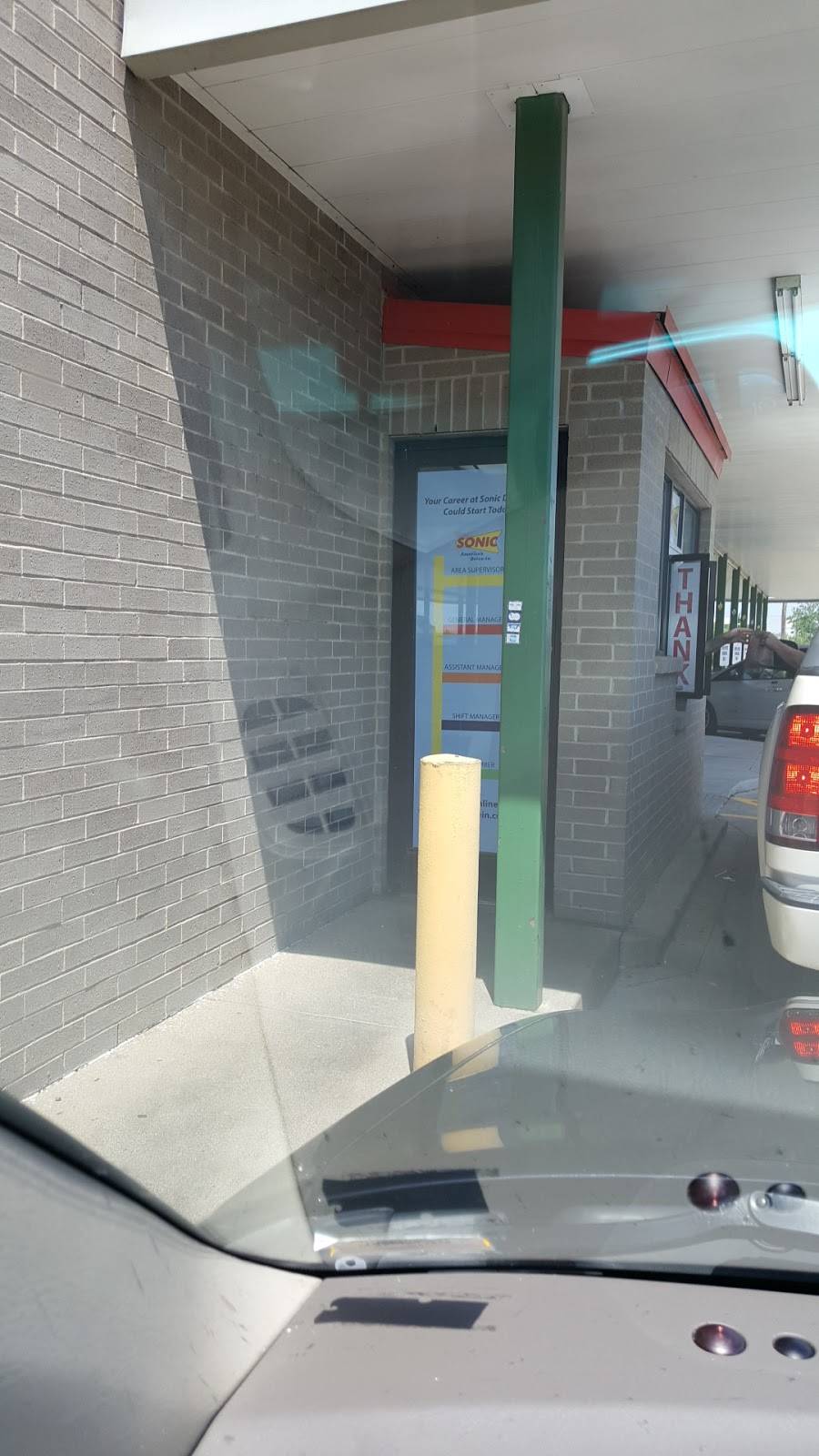 Sonic Drive-In | restaurant | 3851 Elm St, St Charles, MO 63301, USA | 6369250044 OR +1 636-925-0044