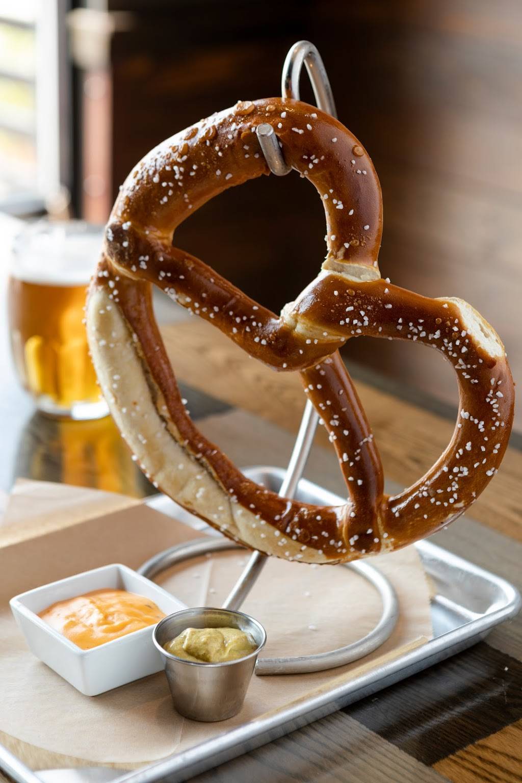 Mavericks | restaurant | 42820 Ford Rd, Canton, MI 48187, USA | 7348440616 OR +1 734-844-0616