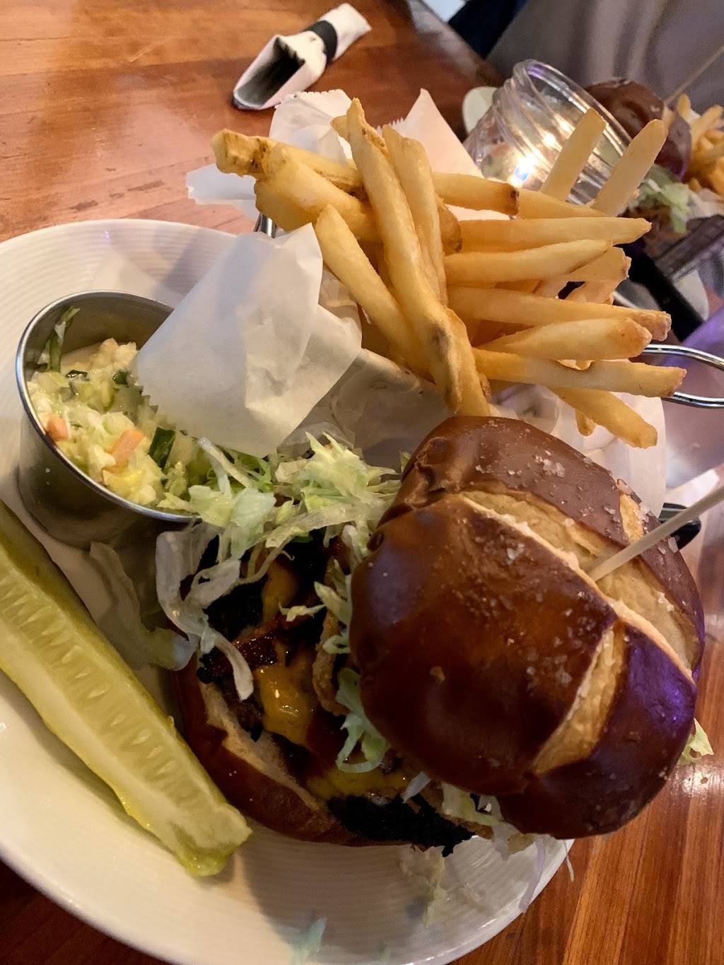 Big Iron Horse Barbecue | restaurant | 117 S Hough St, Barrington, IL 60010, USA | 8473824766 OR +1 847-382-4766