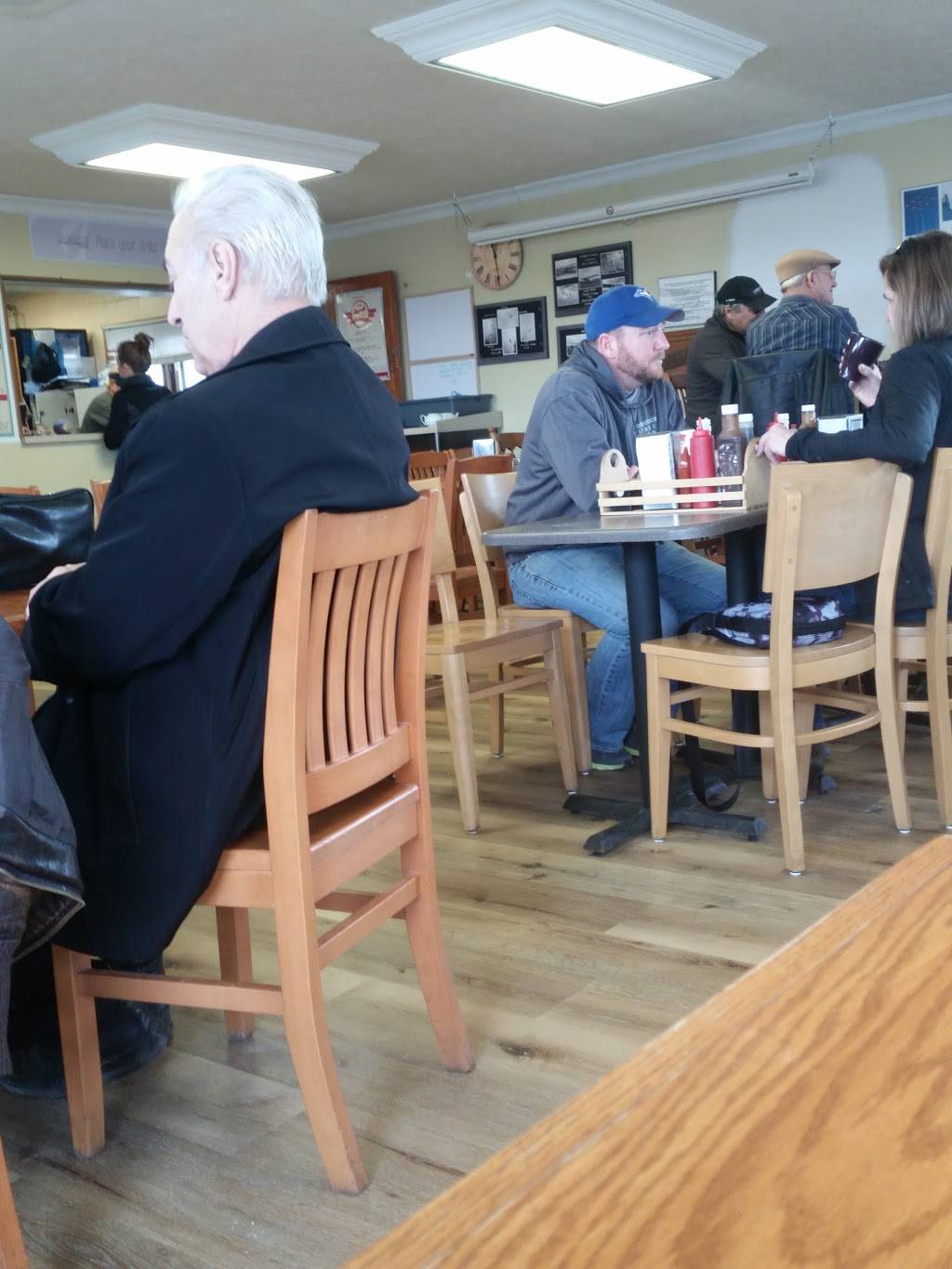 Skyway Cafe And Catering | restaurant | 110 Aviation Ave, Brantford, ON N3T 5L7, Canada | 5197597779 OR +1 519-759-7779