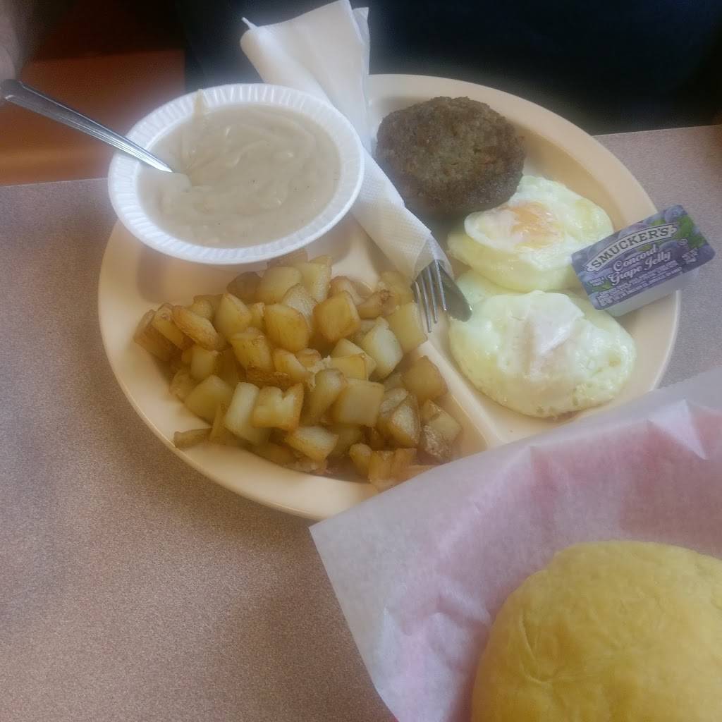 Janets Park & Eat | restaurant | Riverview Ave, Logan, WV 25601, USA | 3047526996 OR +1 304-752-6996