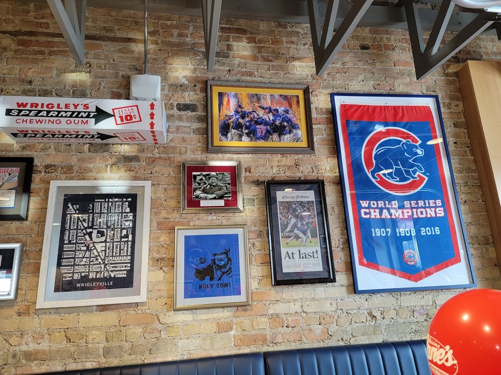 Raising Canes Chicken Fingers | meal takeaway | 3700 N Clark St, Chicago, IL 60613, USA | 7738688272 OR +1 773-868-8272