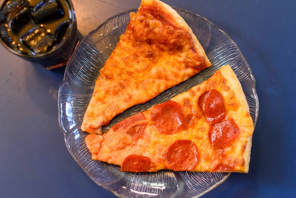 Carbones Pizzeria - St. Paul | restaurant | 680 E 7th St #5003, St Paul, MN 55106, USA | 6517715553 OR +1 651-771-5553