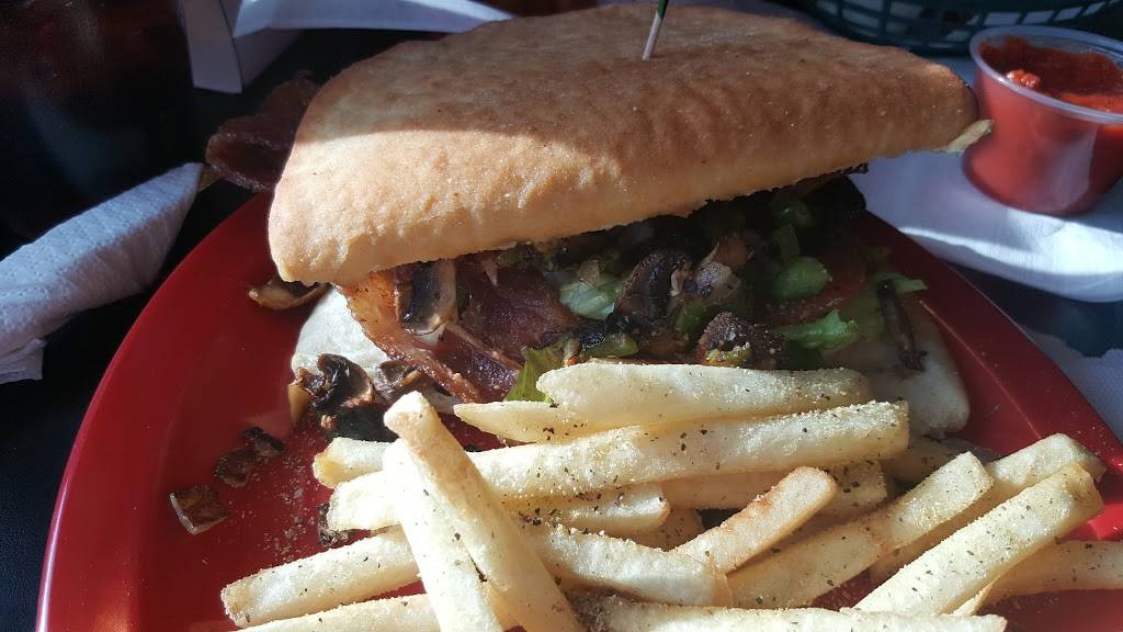 Village Inn | restaurant | 212 W Center St, Linwood, MI 48634, USA | 9896975261 OR +1 989-697-5261