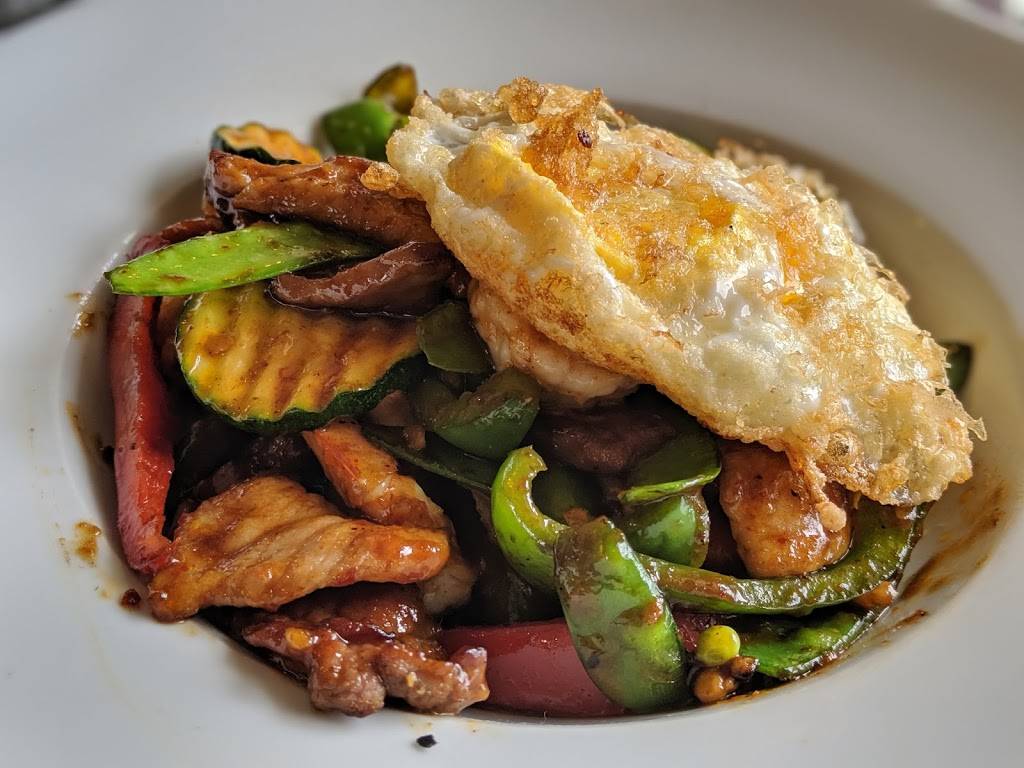 Siam Square Fine Thai Cuisine | restaurant | 238 E Main Rd, Middletown, RI 02842, USA | 4018517988 OR +1 401-851-7988