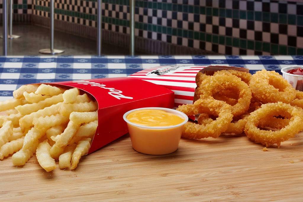 Portillos Hot Dogs | meal takeaway | 3400 Freedom Dr, Springfield, IL 62704, USA | 6309543773 OR +1 630-954-3773