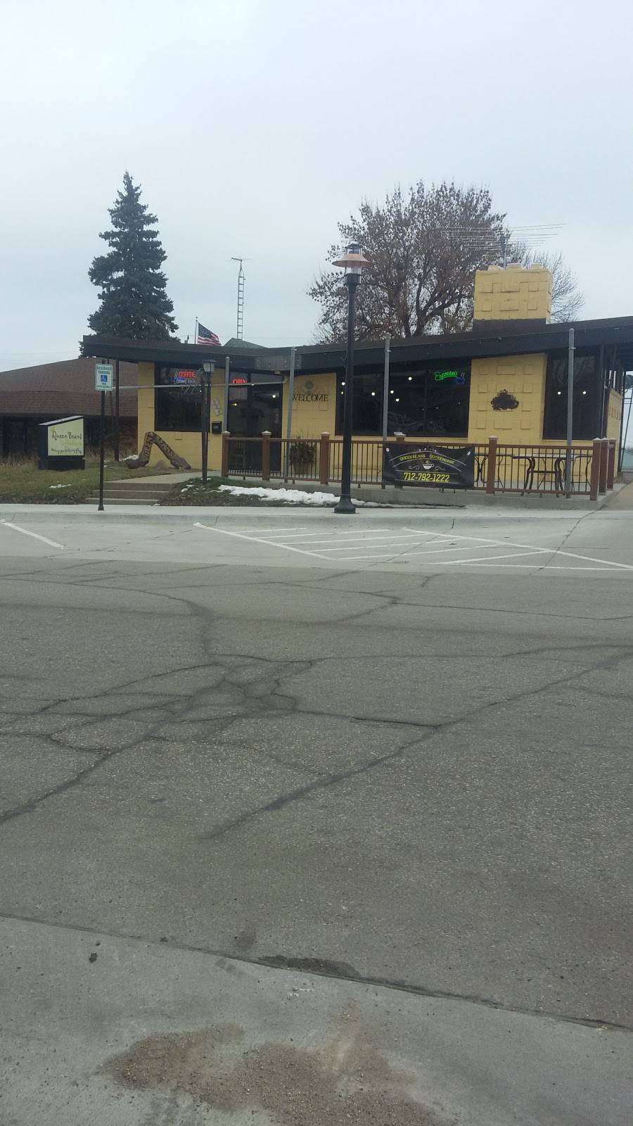 Queen Beans Coffeehouse | cafe | 522 N Clark St, Carroll, IA 51401, USA | 7127921222 OR +1 712-792-1222