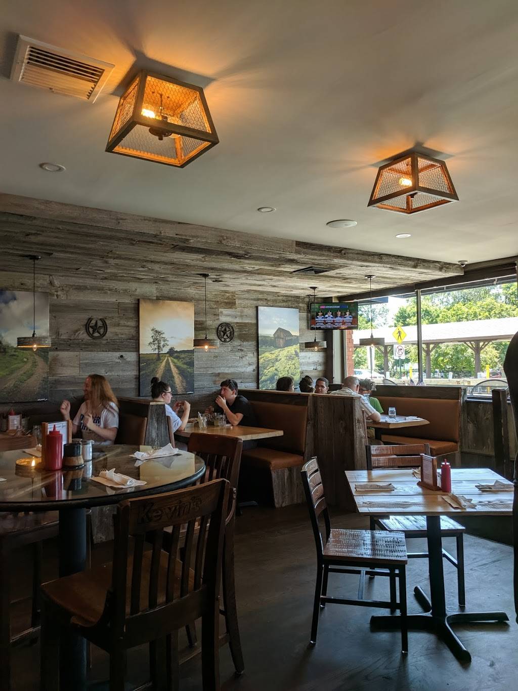 Cool Hand Dukes | restaurant | 30 Railroad St, New Milford, CT 06776, USA | 8607995400 OR +1 860-799-5400