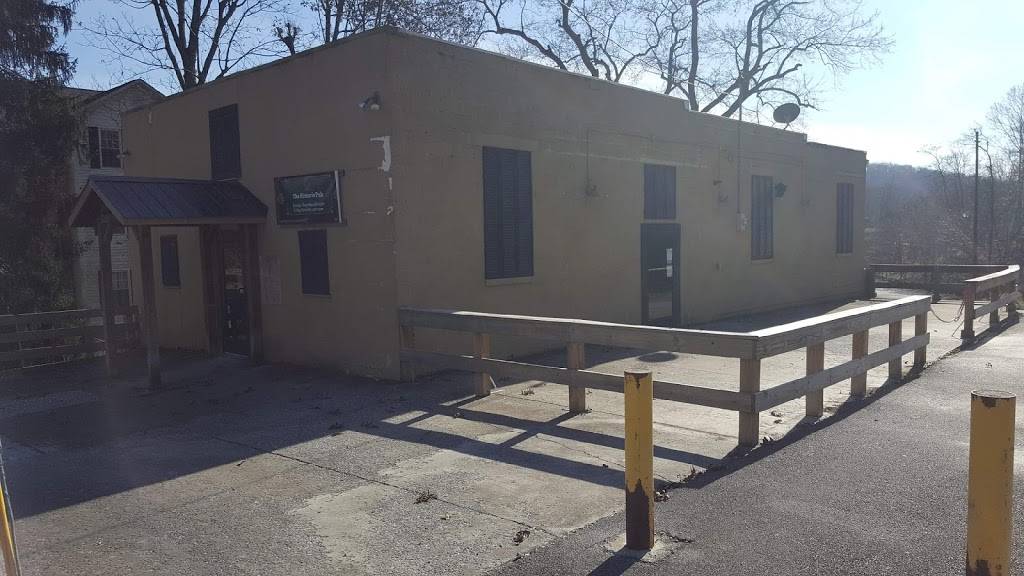 The Pinnacle Pub | night club | 719 Pennlyn Ave, Cumberland Gap, TN 37724, USA | 4237246467 OR +1 423-724-6467