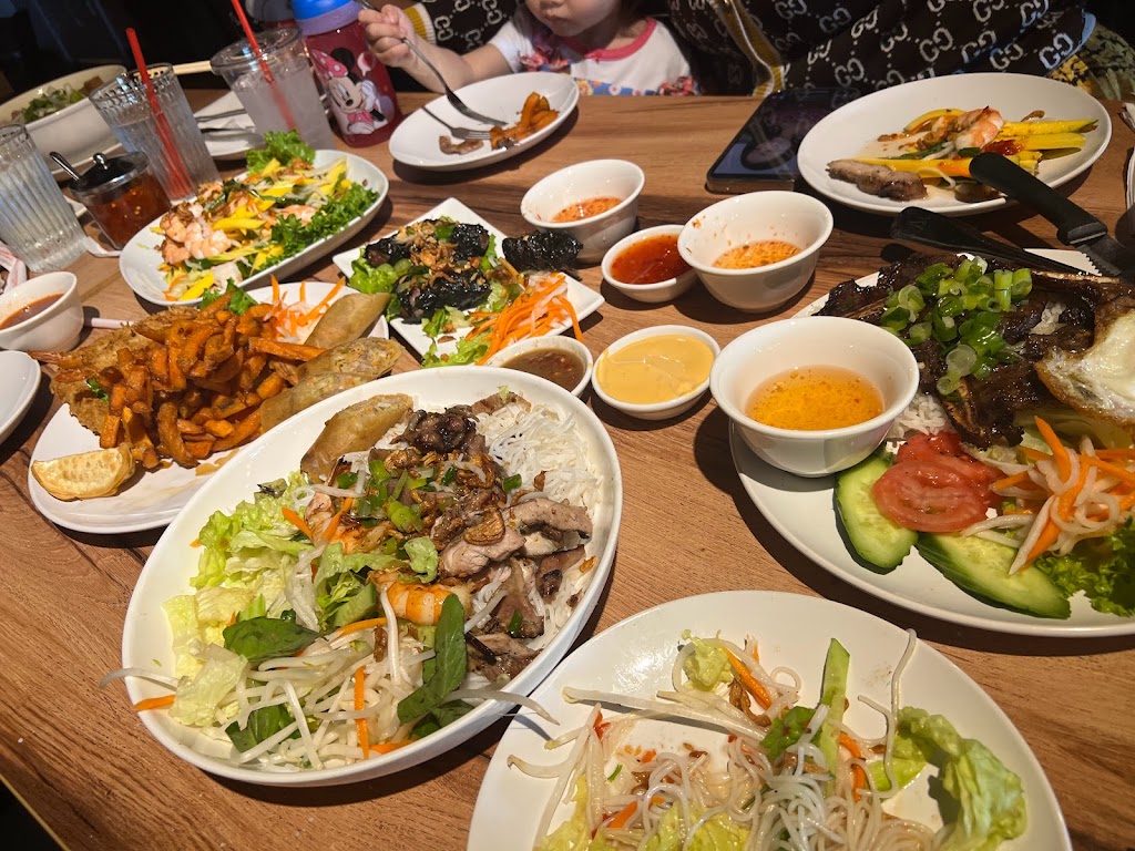 Alki Pho & Bar | restaurant | 2808 Alki Ave SW, Seattle, WA 98116, USA | 2064534000 OR +1 206-453-4000