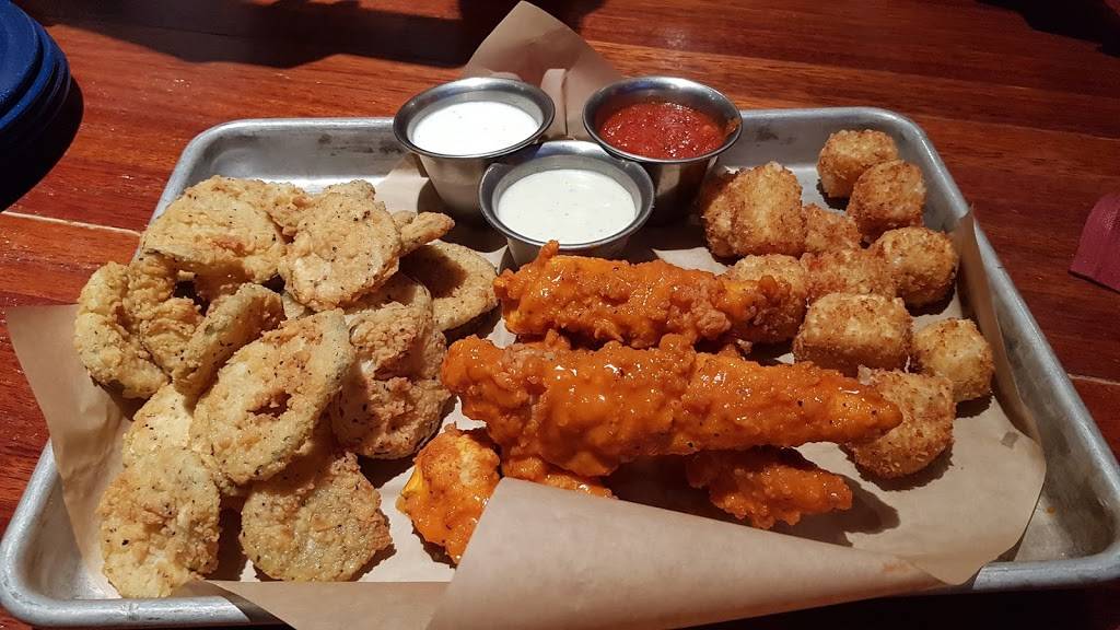 Twin Peaks Wheeling | restaurant | 781 N Milwaukee Ave, Wheeling, IL 60090, USA | 8474594049 OR +1 847-459-4049