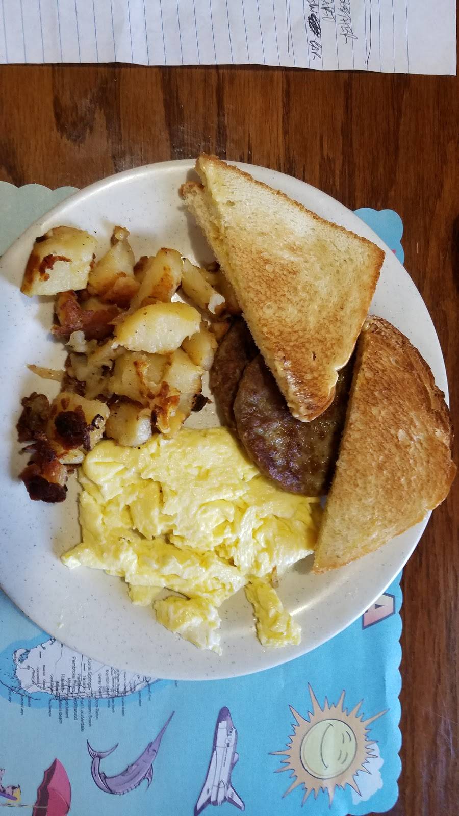 Betts Big T Restaurant | restaurant | 2525 N Young Blvd, Chiefland, FL 32626, USA | 3524904906 OR +1 352-490-4906