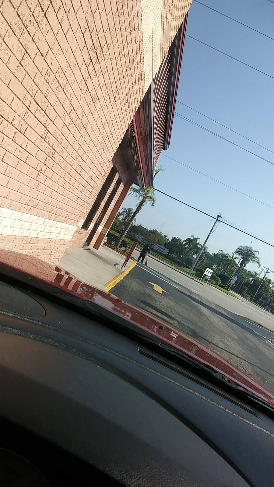 Wendys | restaurant | 4066 Tampa Rd, Oldsmar, FL 34677, USA | 8138556212 OR +1 813-855-6212