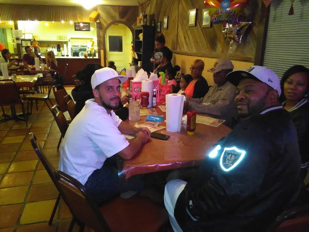 Reynas Cafe | restaurant | 7902 US-59 BUS, Hungerford, TX 77448, USA | 9795310880 OR +1 979-531-0880