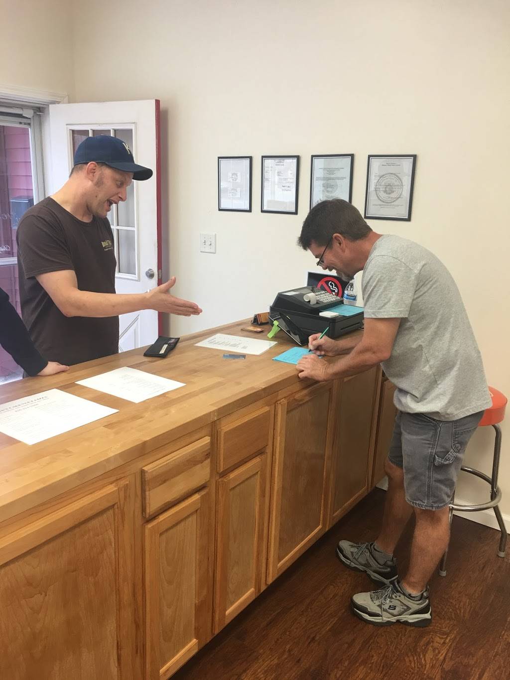 Nenas Carryout Pizza | meal takeaway | 518 N Sterling Ave, Sugar Creek, MO 64054, USA | 8163135569 OR +1 816-313-5569