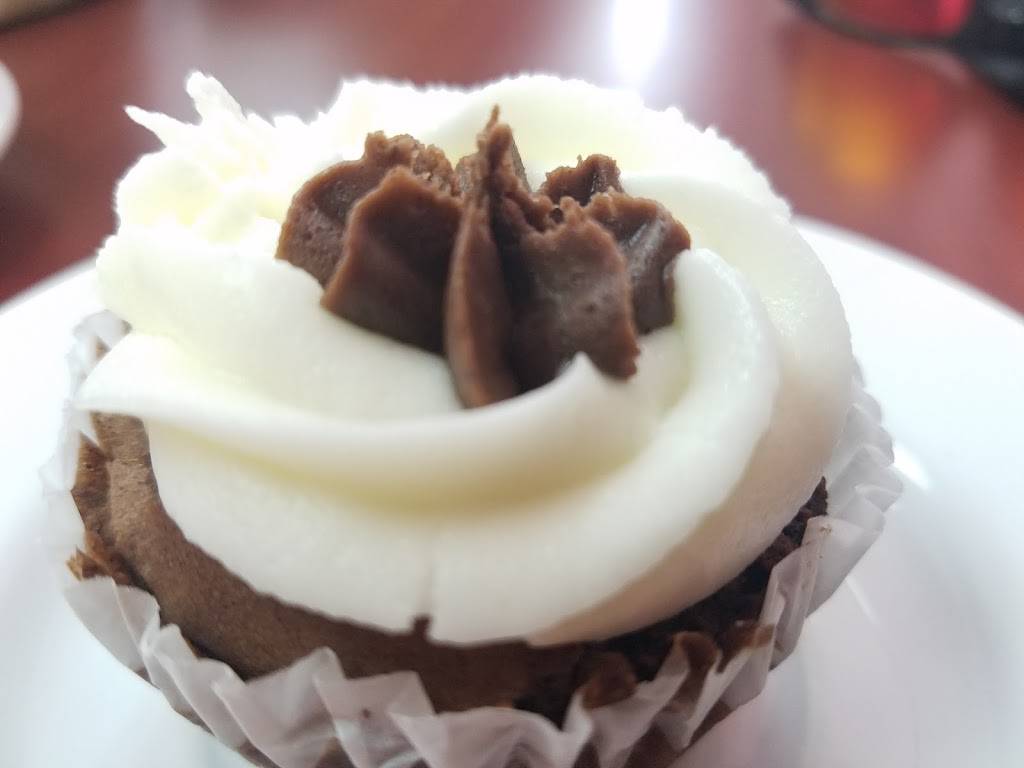 Heavenly Treats Bakery & Cafe | bakery | 635 S Wickham Rd, West Melbourne, FL 32904, USA | 3213275964 OR +1 321-327-5964