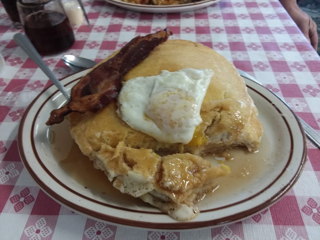 Haigler Country Cafe | restaurant | 106 W Nebraska Ave, Haigler, NE 69030, USA | 3082973330 OR +1 308-297-3330