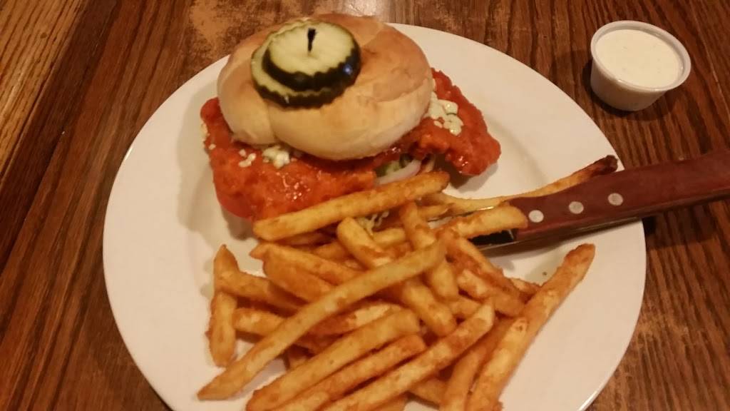 Fiddlesticks Bar & Grill | restaurant | 10815 W Jewell Ave, Lakewood, CO 80232, USA | 3039690855 OR +1 303-969-0855