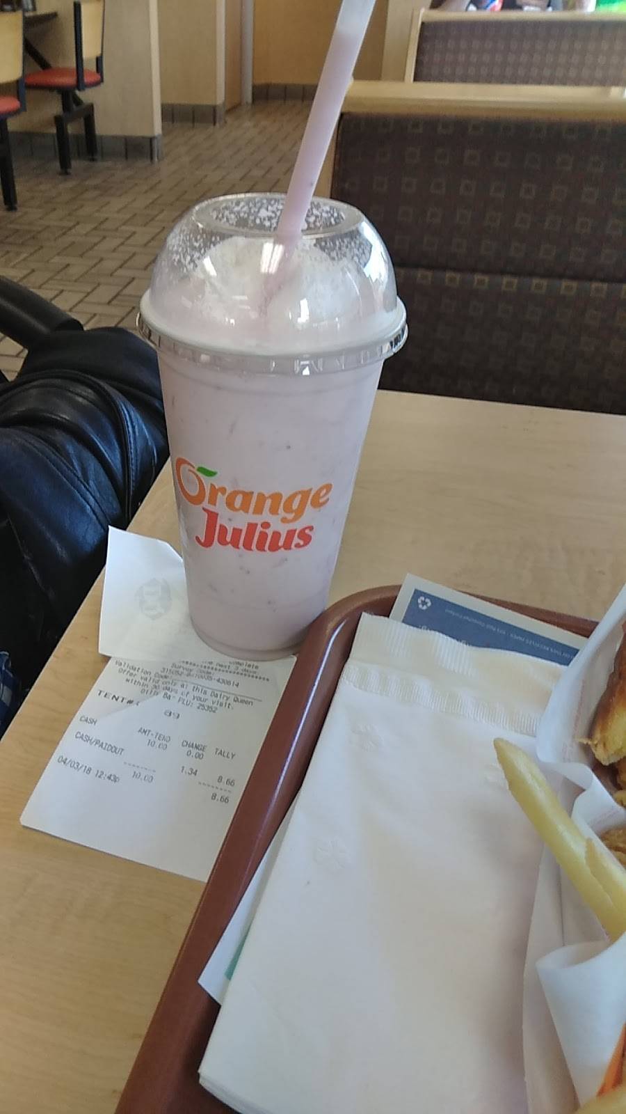 Dairy Queen Grill & Chill | restaurant | 213 E 10th St, Jeffersonville, IN 47130, USA | 8122808750 OR +1 812-280-8750