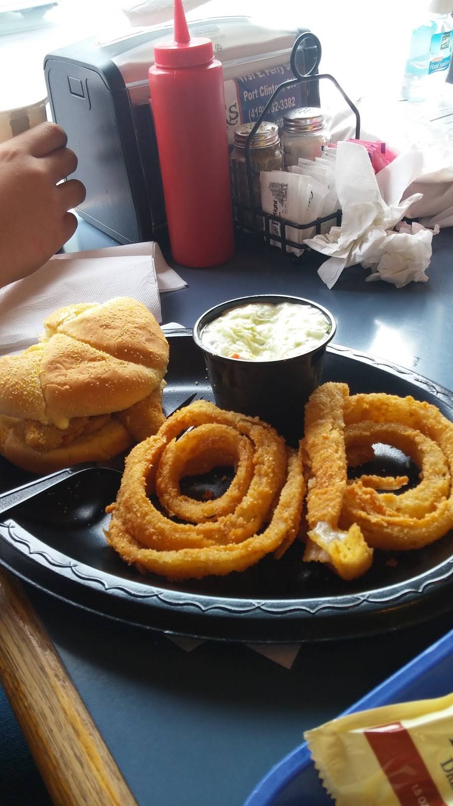 Jolly Rogers Seafood House | restaurant | 1737 E Perry St, Port Clinton, OH 43452, USA | 4197323382 OR +1 419-732-3382