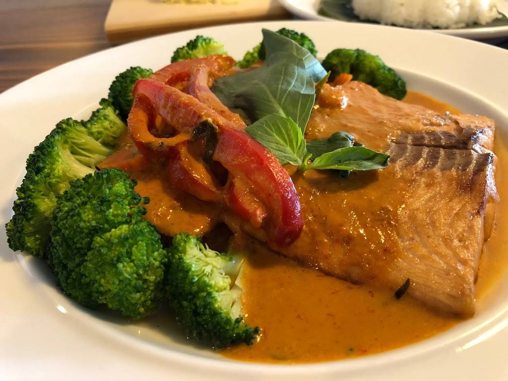 La Moon Thai Eatery | restaurant | 6366 El Cajon Blvd, San Diego, CA 92115, USA | 6195469990 OR +1 619-546-9990