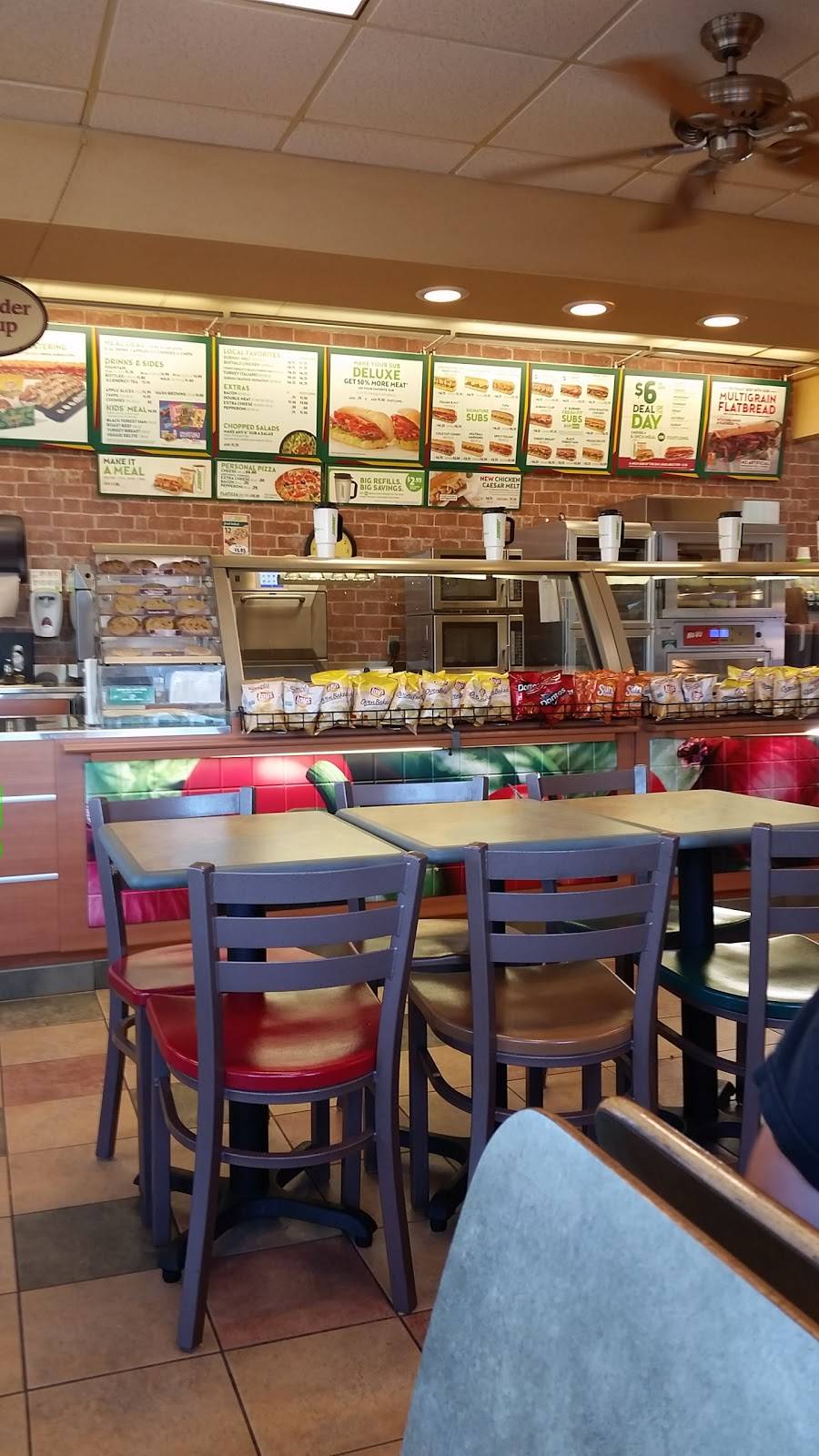 Subway | restaurant | 1218 W Main St, Shelbyville, IL 62565, USA | 2177745500 OR +1 217-774-5500