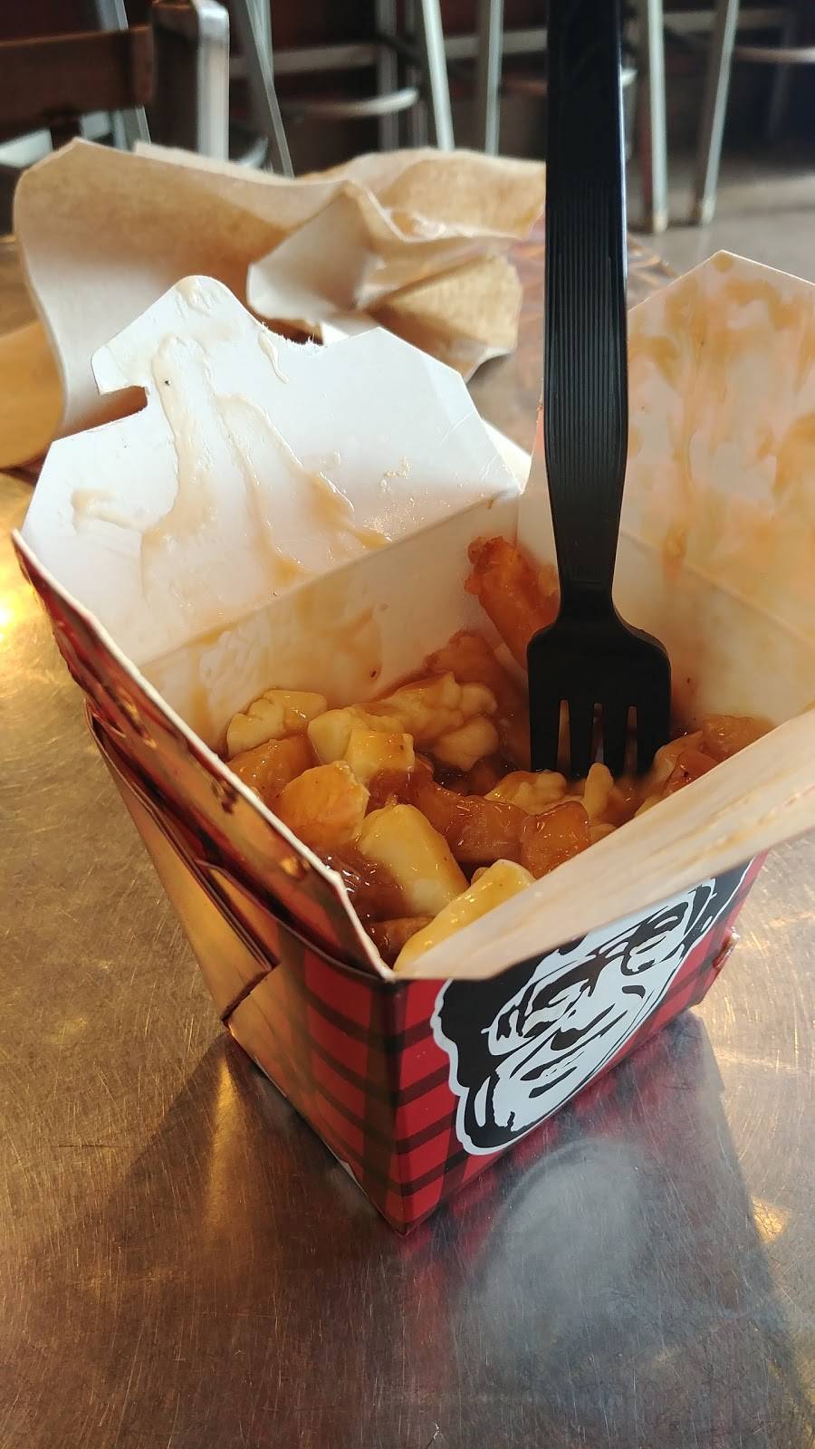 Smokes Poutinerie | restaurant | 305 N Front St Unit #16, Belleville, ON K8P 3C3, Canada | 6139622873 OR +1 613-962-2873