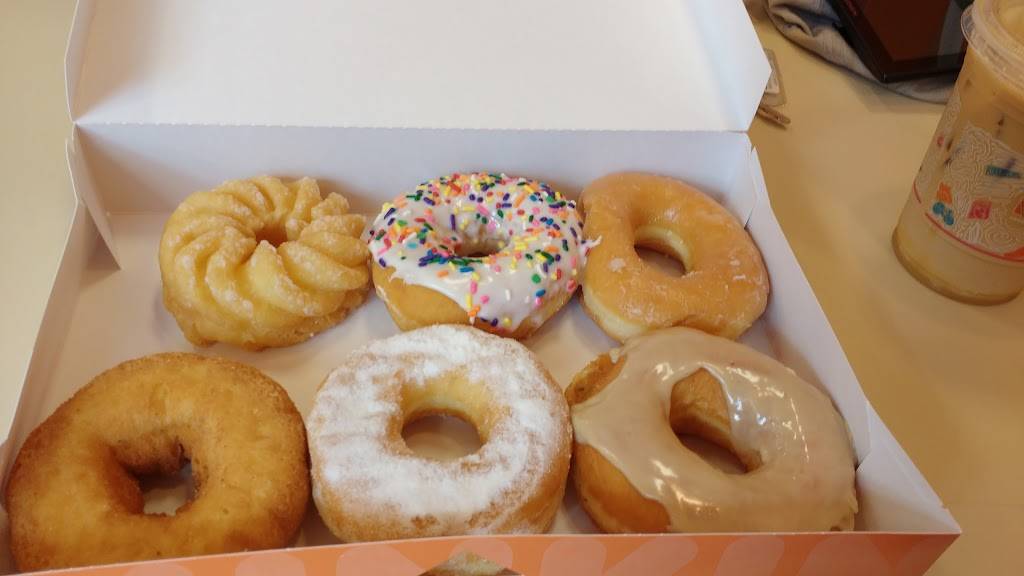Dunkin | bakery | 6250 W Irlo Bronson Mem, Hwy, Celebration, FL 34747, USA | 4075071509 OR +1 407-507-1509