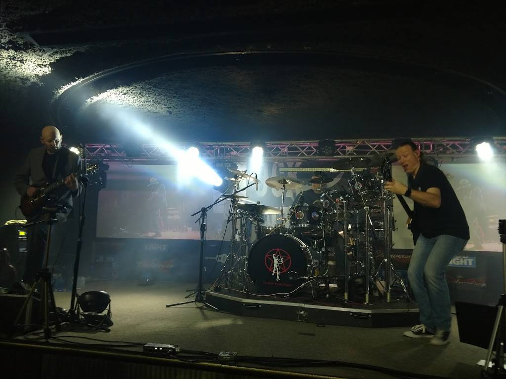 Rock Country MKE | restaurant | 11400 W Silver Spring Rd, Milwaukee, WI 53225, USA | 4147585101 OR +1 414-758-5101