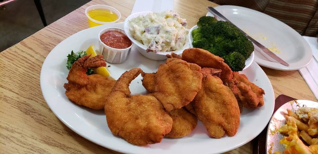 Alexs Seafood Restaurant & Retail Located in The New Castle Far | restaurant | 110 N Dupont Hwy, New Castle, DE 19720, USA | 3023285666 OR +1 302-328-5666