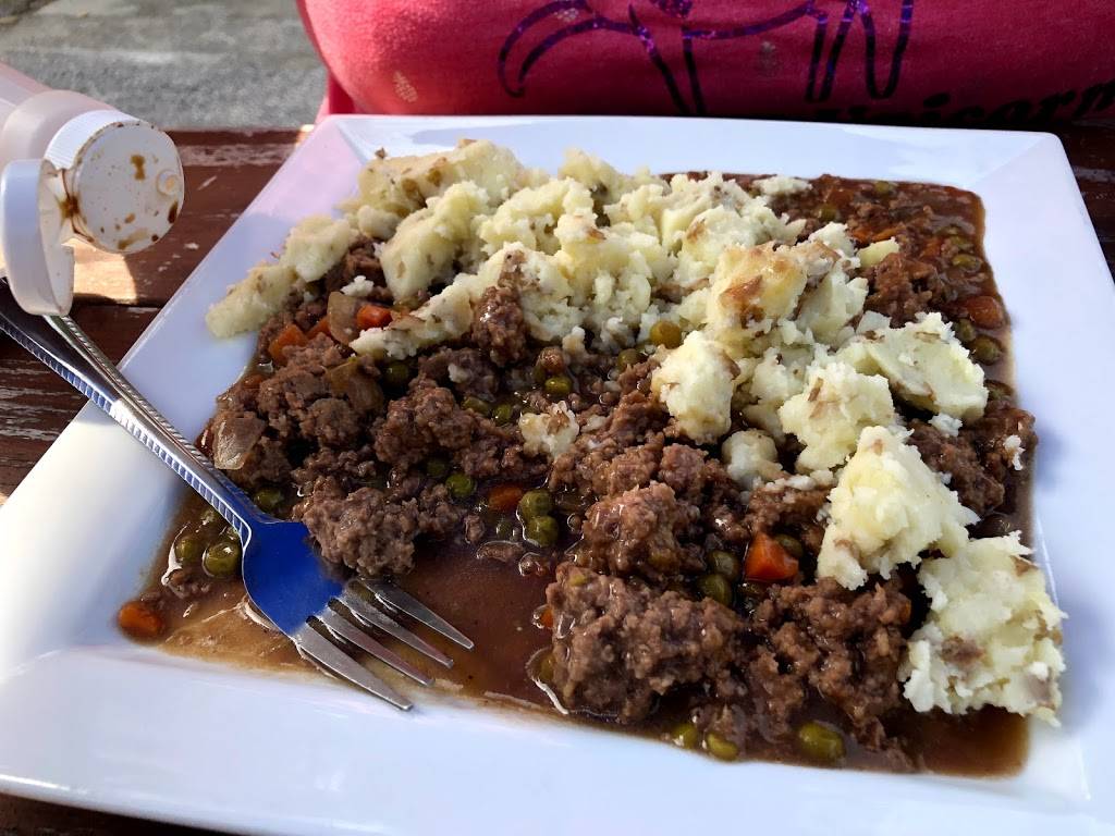 The Gibbled Goose | restaurant | 22-26 Main St S, Waterford, ON N0E 1Y0, Canada | 5194434442 OR +1 519-443-4442