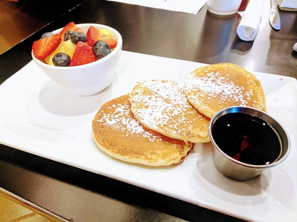 Roots Bistro & Bar | restaurant | 4810 Hope Valley Rd #101, Durham, NC 27707, USA | 9197484739 OR +1 919-748-4739