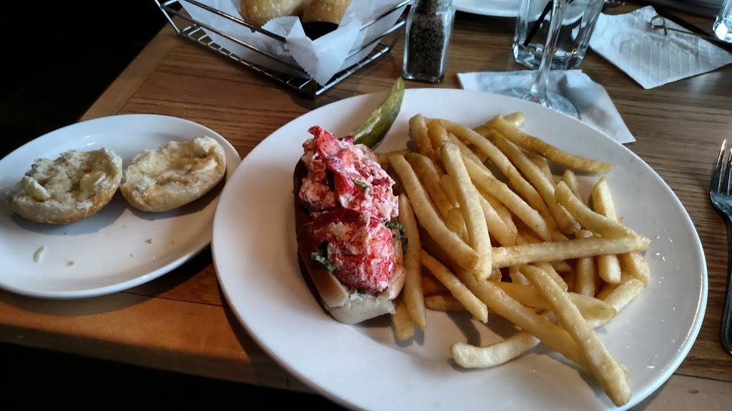 Michaels Harborside | restaurant | 1 Tournament Wharf, Newburyport, MA 01950, USA | 9784627785 OR +1 978-462-7785