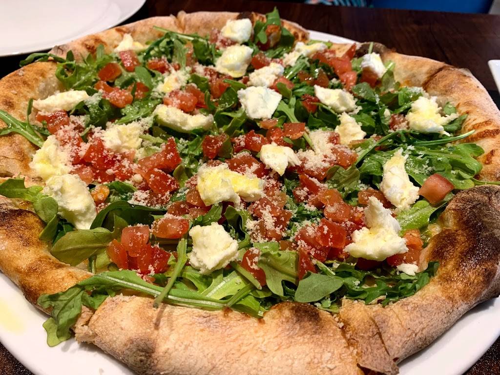 Vittorios Slice Of Italy | restaurant | 3115 Forest Glade Dr, Windsor, ON N8R 1W6, Canada | 5199799554 OR +1 519-979-9554