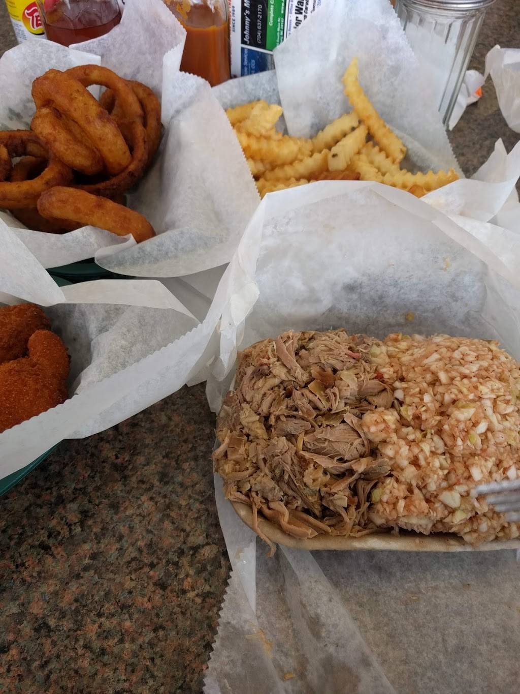 College Barbecue | restaurant | 117 Statesville Blvd, Salisbury, NC 28144, USA | 7046339953 OR +1 704-633-9953