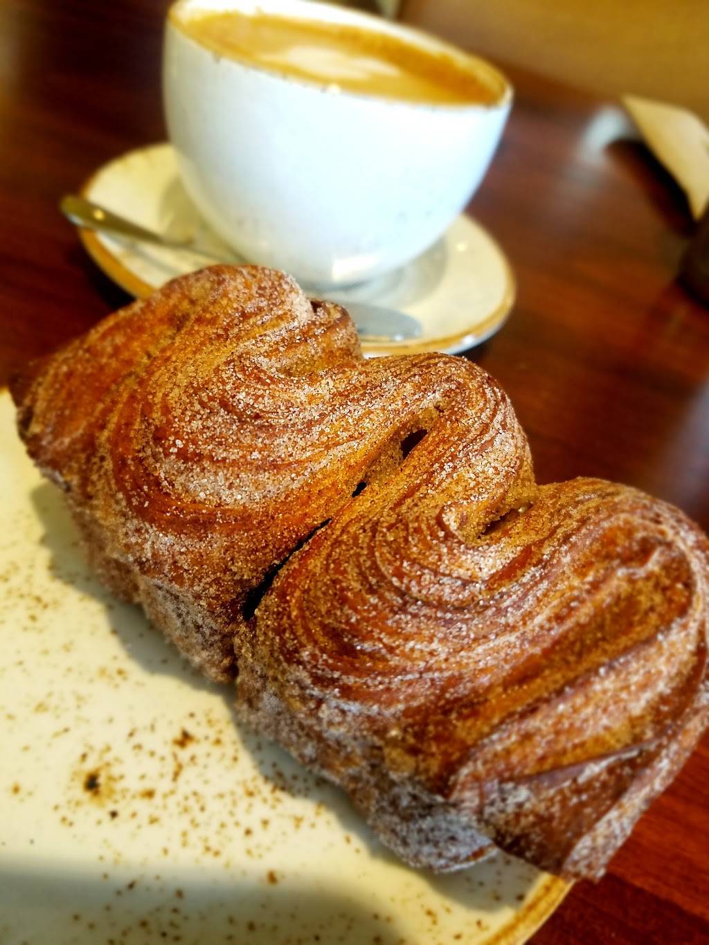 Friends & Family | restaurant | 5150 Hollywood Blvd, Los Angeles, CA 90027, USA | 3236682000 OR +1 323-668-2000