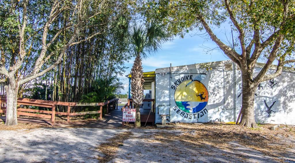 Skydive Sebastian | cafe | 400 Airport Dr W, Sebastian, FL 32958, USA | 7723885672 OR +1 772-388-5672