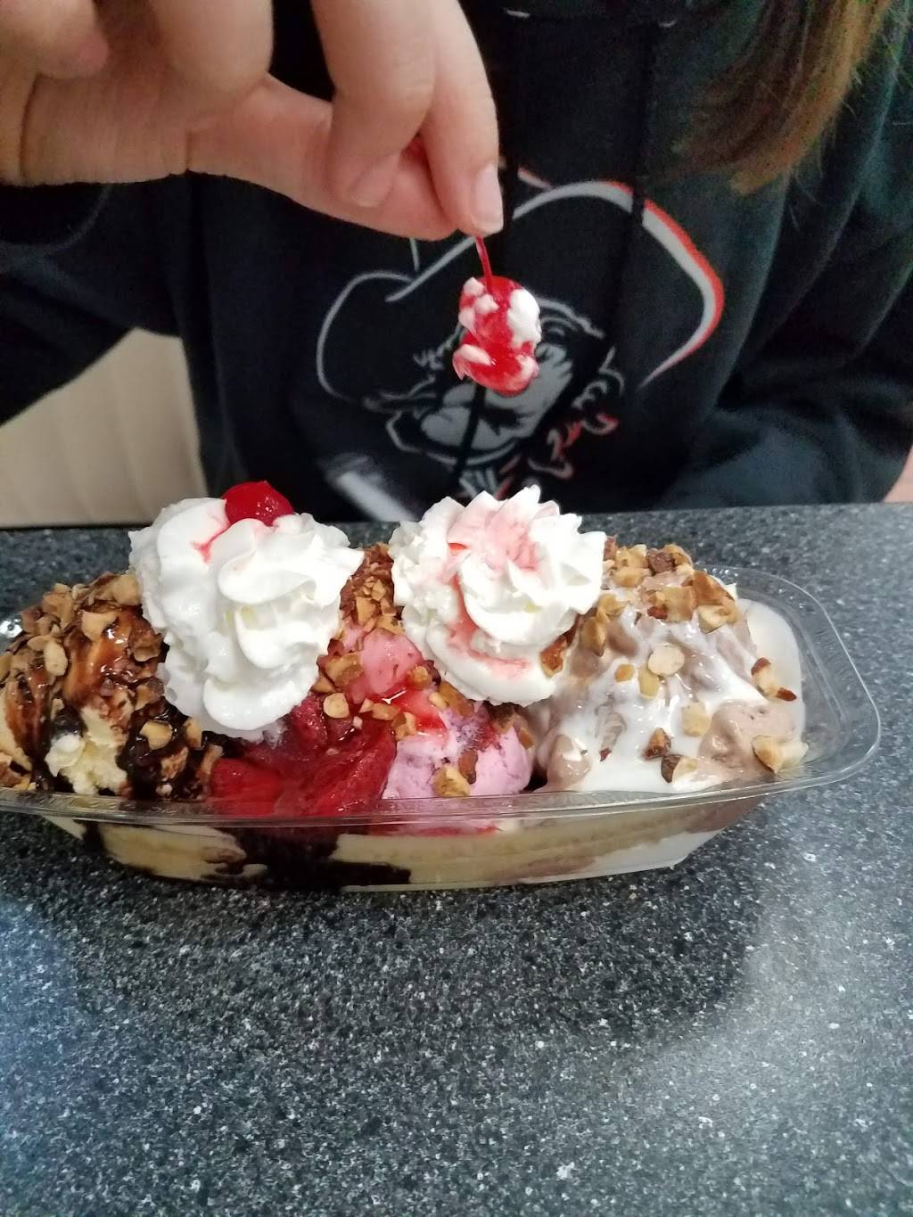 Braums Ice Cream & Burger Restaurant | restaurant | One W Main St, Yukon, OK 73099, USA | 4053543615 OR +1 405-354-3615