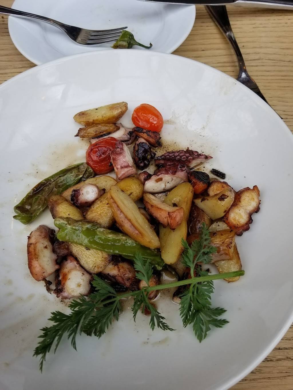 Farmhouse | restaurant | 43 S Main St, Newtown, CT 06470, USA | 2034912840 OR +1 203-491-2840