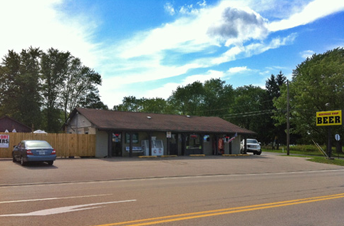 Lucky Louie’s Beer and Wieners | restaurant | 8238 Perry Hwy, Erie, PA 16509, USA | 8143149481 OR +1 814-314-9481