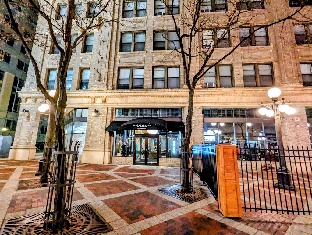 Wrestaurant at the Palace | restaurant | 33 W 7th Pl, St Paul, MN 55102, USA | 9526005611 OR +1 952-600-5611