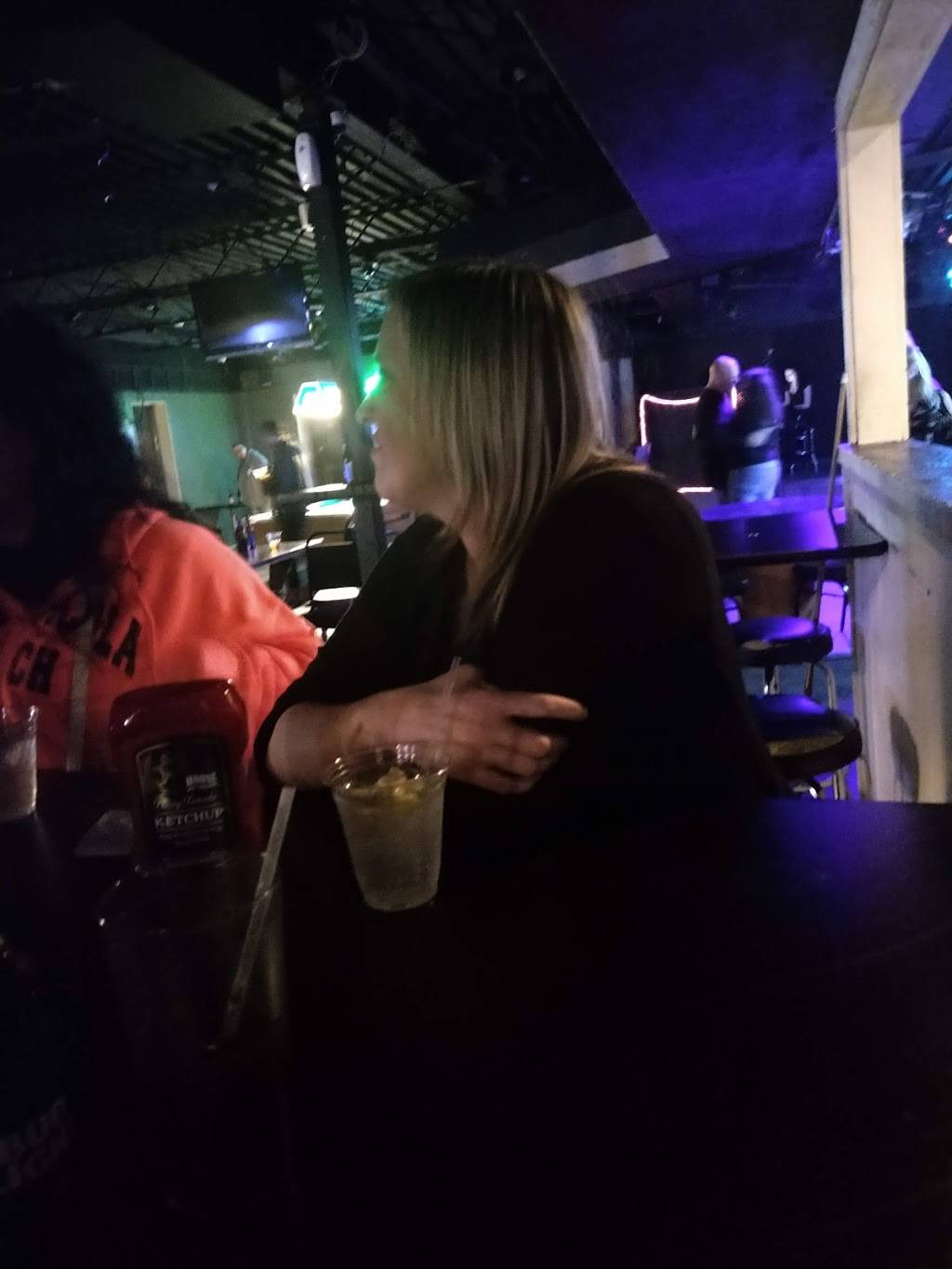 Squirrelys Bar and Grill | night club | 4545 N Brighton Ave, Kansas City, MO 64117, USA | 8164138878 OR +1 816-413-8878