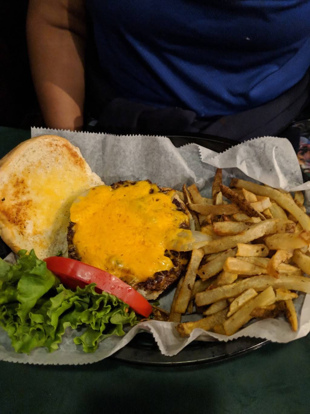 Amen Corner | restaurant | 20 W Main St SE, Girard, OH 44420, USA | 3305455694 OR +1 330-545-5694