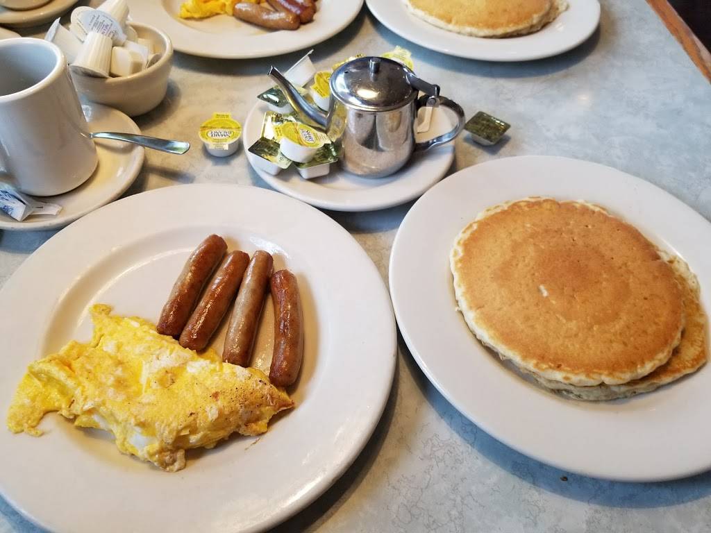 Maxims Restaurant & Lounge | restaurant | 7205 Broadway, Merrillville, IN 46410, USA | 2197959520 OR +1 219-795-9520