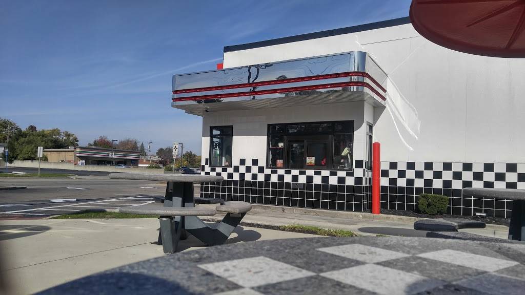 Checkers | restaurant | 201 Crooks Rd, Clawson, MI 48017, USA | 2484350355 OR +1 248-435-0355