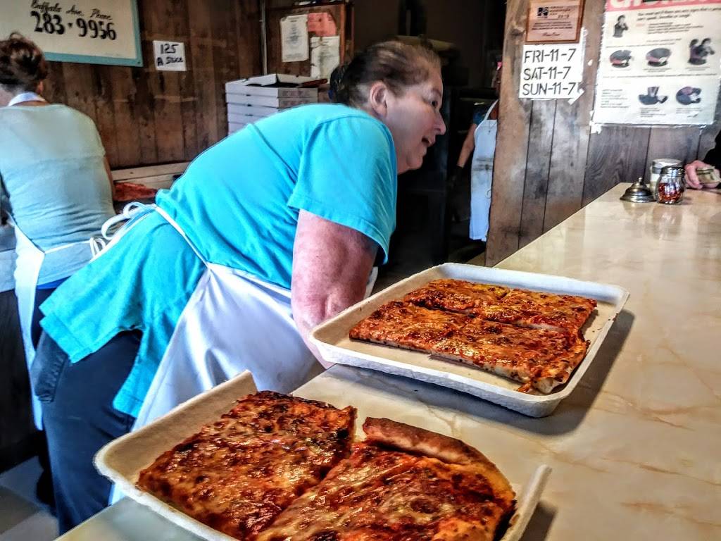 Pizza Oven | meal takeaway | 1903 Niagara St, Niagara Falls, NY 14303, USA | 7162826838 OR +1 716-282-6838