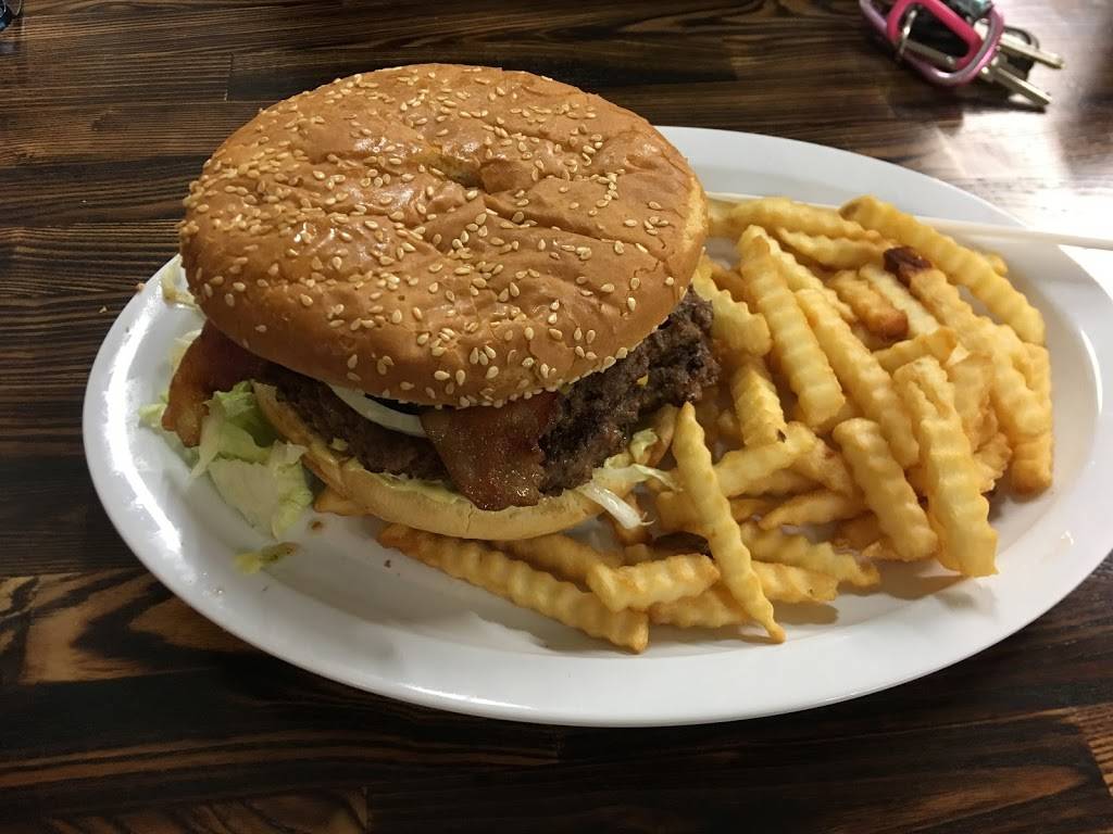 Grizzly Den | restaurant | 300 W Emerson Ave, Hoquiam, WA 98550, USA | 3605379840 OR +1 360-537-9840