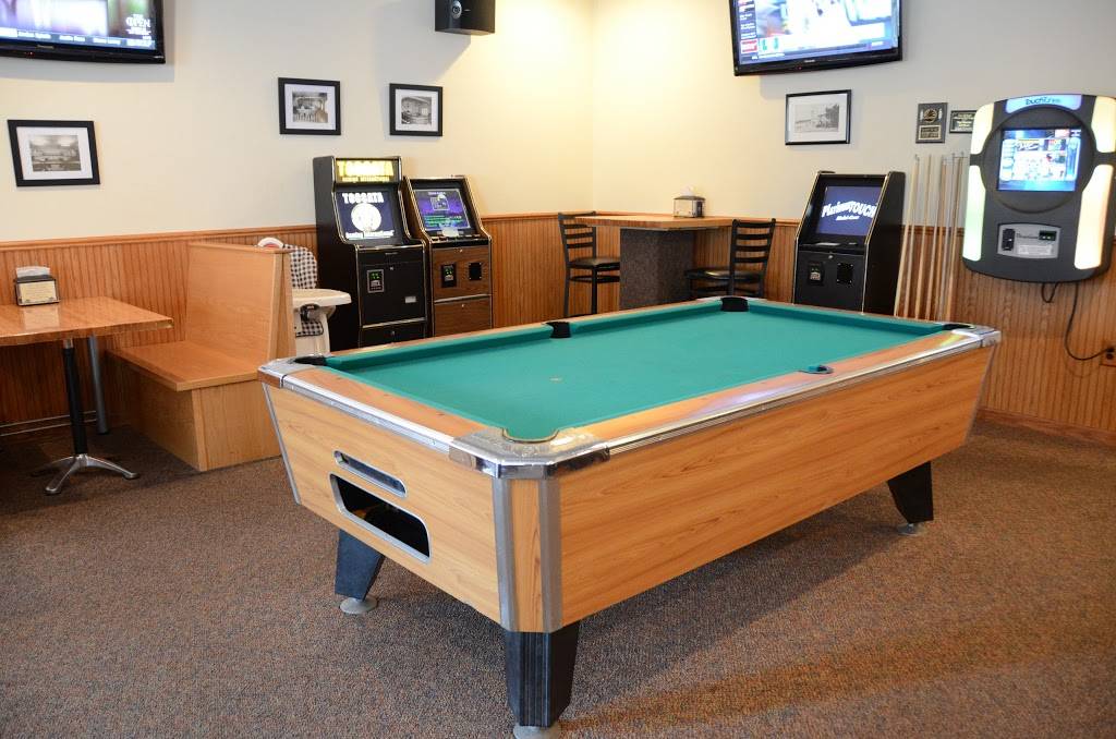 Pla-Mor Lanes | restaurant | 300 E Main St, Chilton, WI 53014, USA | 9208492131 OR +1 920-849-2131