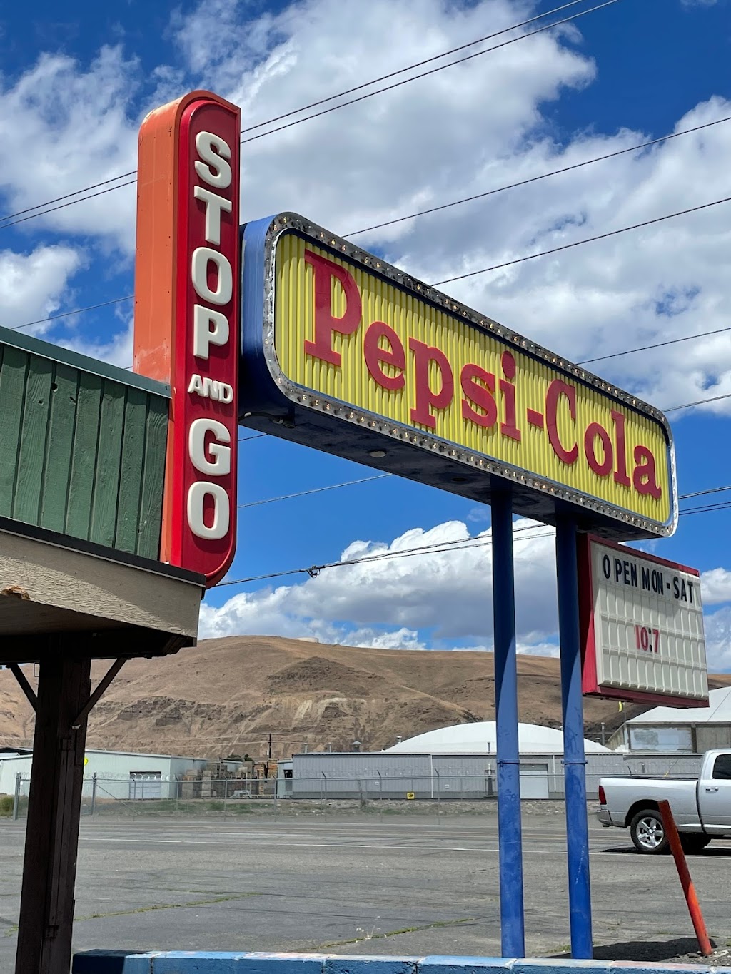 Stop & Go Drive Inn | restaurant | 2820 Fruitvale Blvd, Yakima, WA 98902, USA | 5094524641 OR +1 509-452-4641