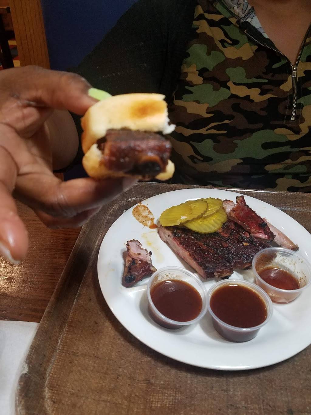 Spring Creek Barbeque | restaurant | 2827 W Wheatland Rd, Dallas, TX 75237, USA | 9722961211 OR +1 972-296-1211